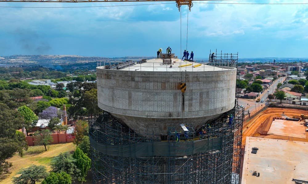 Aerial view of the Brixton reservoir deck, scaffolding and tower during construction