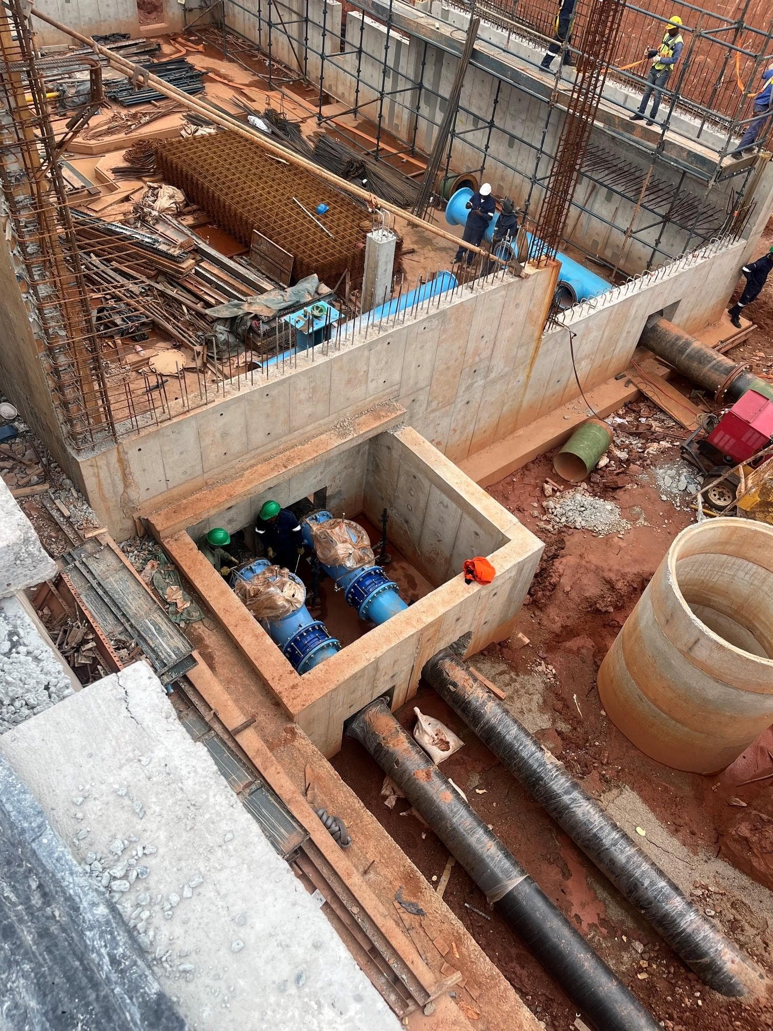 Concrete chambers and blue flanged pipework during Crosby bulk-water construction